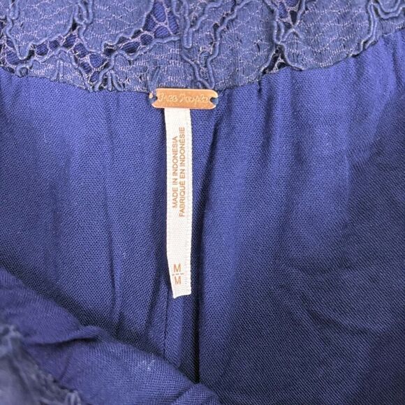 Free People Blue Eyelet Floral Pull On Bootcut Pants Size Medium - Picture 10 of 11